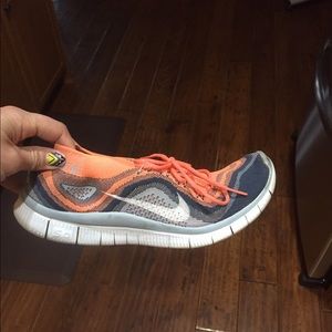 Nike free 5.0 shoes!