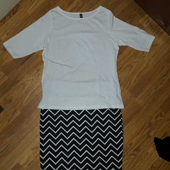 District made 3/4 sleeve white tshirt