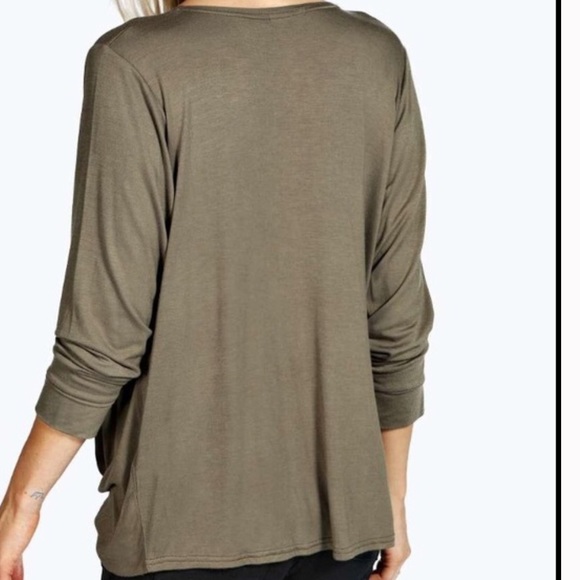 💙Super Soft Ivory Crossover Viscose Top💙 - Picture 2 of 4