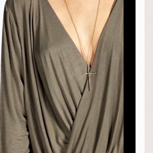 💙Super Soft Ivory Crossover Viscose Top💙 - Picture 4 of 4