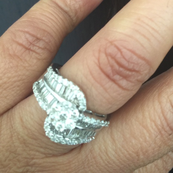 ANIVERSARY DIAMOND RING - Picture 3 of 7