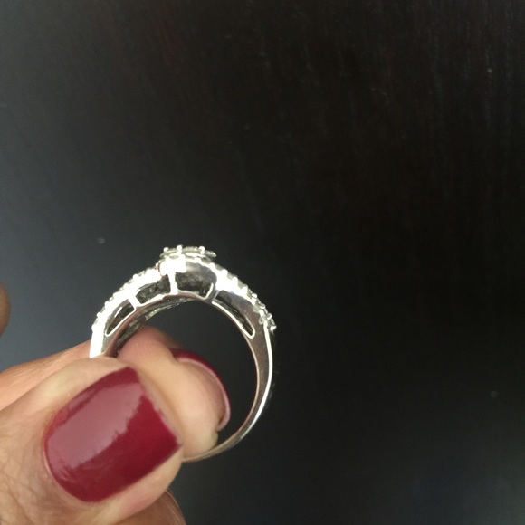 ANIVERSARY DIAMOND RING - Picture 4 of 7