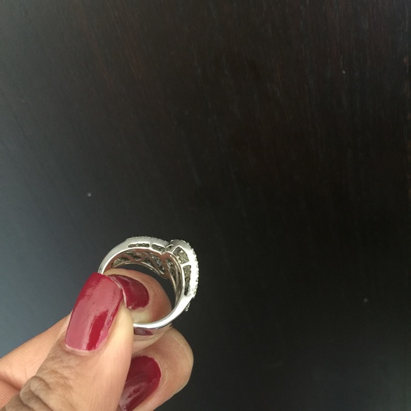 ANIVERSARY DIAMOND RING - Picture 5 of 7