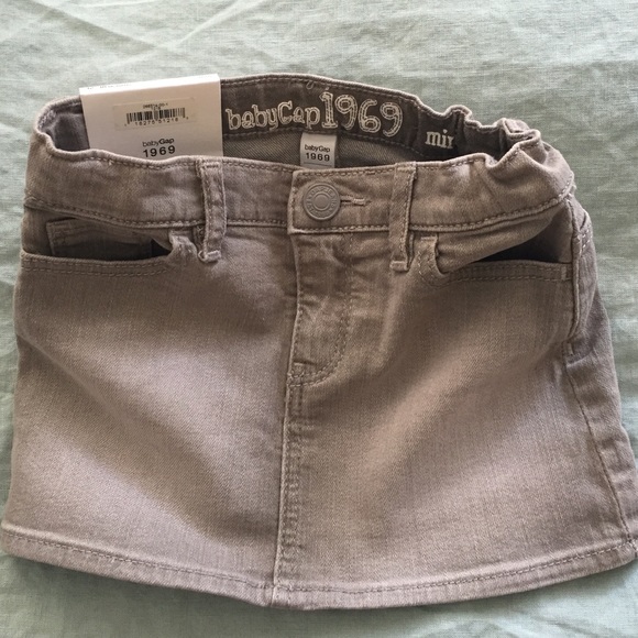 Mini skirts - Picture 2 of 4