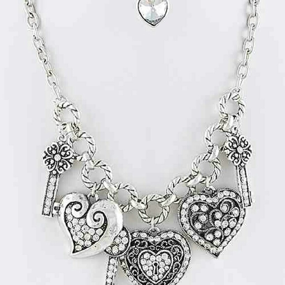 Heart charm necklace/with earrings