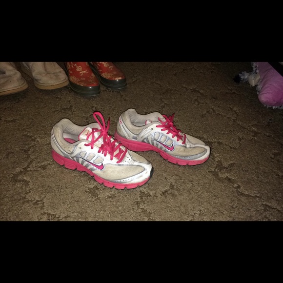 Nike Tennis Shoes