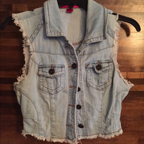 Cropped denim vest