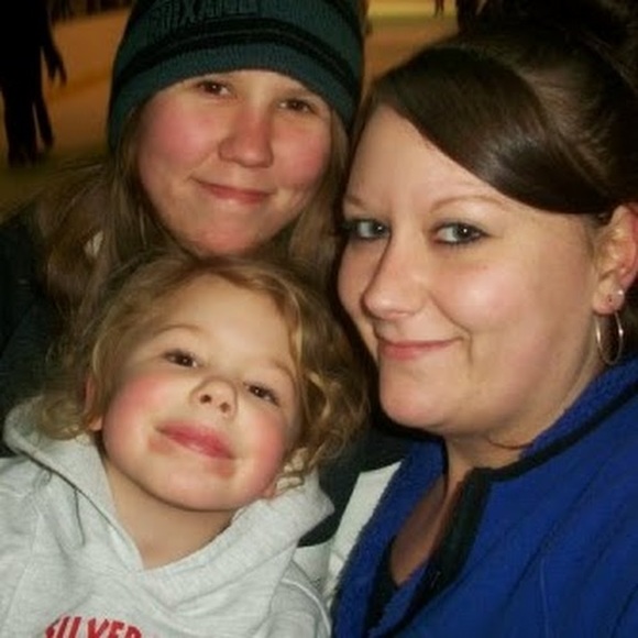 Meet your Posher, Jennifer - Picture 1 of 1