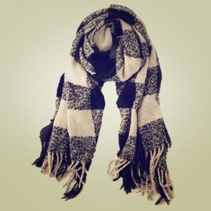 American Eagle scarf