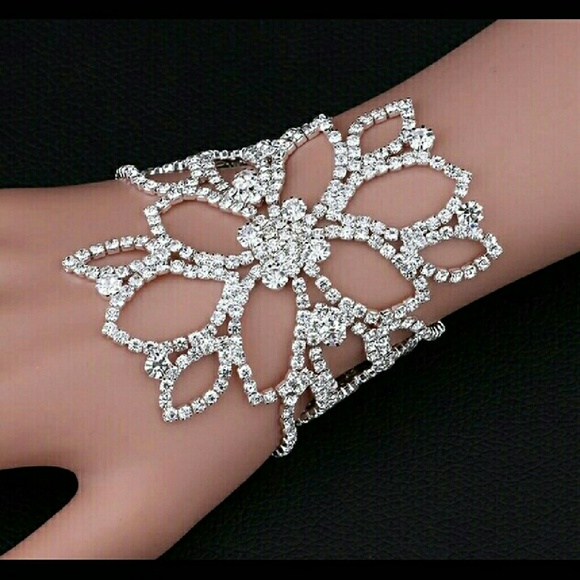 Beautiful Silver Plated Anklet or Bracelet - Picture 2 of 3