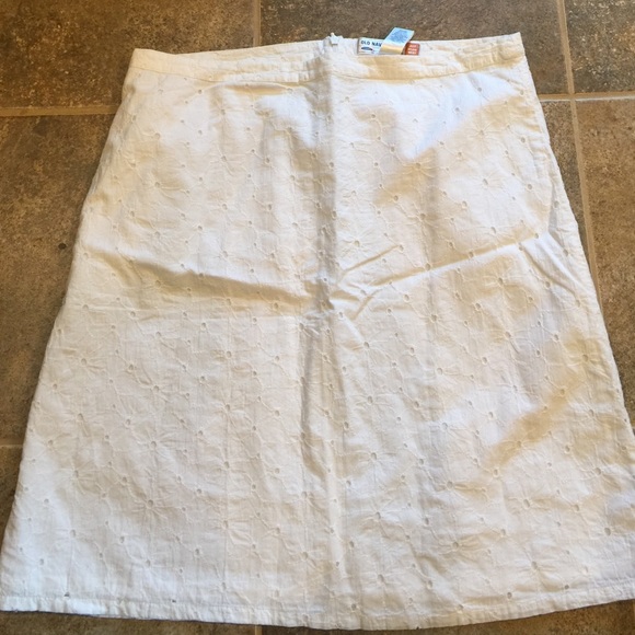 Old Navy eyelet skirt