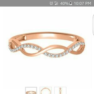 Meet your Posher, Roxanne