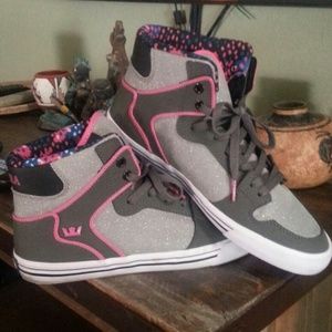 Woman's Supra Hightops, fair-ok condition. Small marks on side.