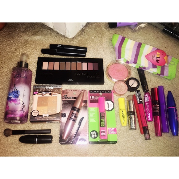 💕NWT Makeup bundle plus more💕 - Picture 2 of 4