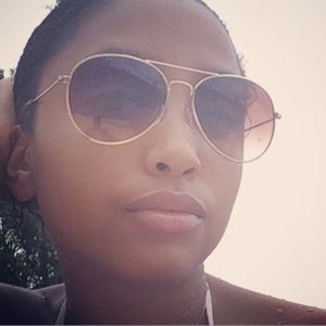 Meet your Posher, Juanell