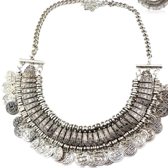Gorgeous trendy coin necklace! - Picture 2 of 3