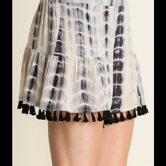 SALE🛍TIE DYE SHORTS W/TASSEL DETAIL - Picture 2 of 3