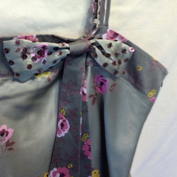 Ladies blouse - Picture 2 of 3