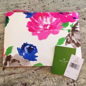 ✈️ON VACATION Kate Spade Floral Gia Clutch