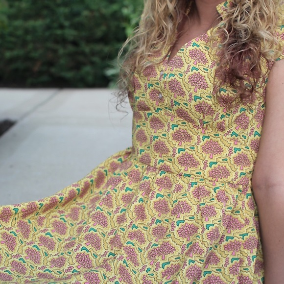 Beautiful yellow dress - Picture 3 of 5