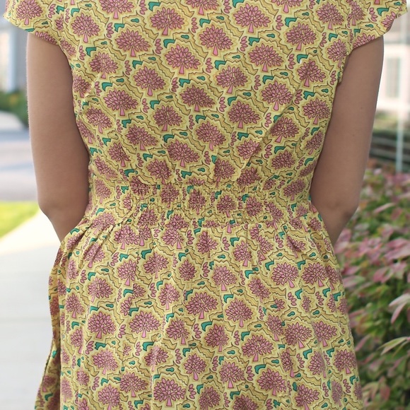 Beautiful yellow dress - Picture 4 of 5