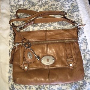 Tan Fossil crossbody purse.