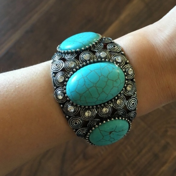 T&J Designs Jewelry - 🌟LAST ONE!🌟Boho Turquoise Hinge Bangle