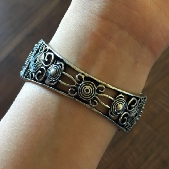 🌟LAST ONE!🌟Boho Turquoise Hinge Bangle - Picture 2 of 3