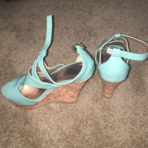 Light Turquoise Wedges - Picture 2 of 3