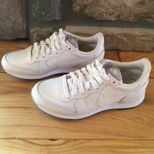 Women Nike Internationalist White Sneakers Shoes 7