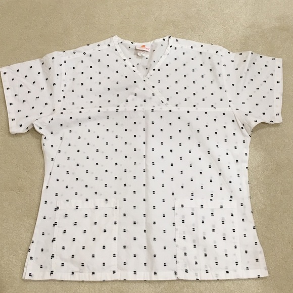 Peaches black and white scrub top small