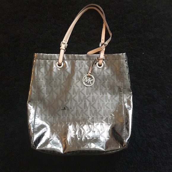 Michael Kors Silver JET SET Metallic tote. - Picture 1 of 4