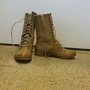 Combat boots