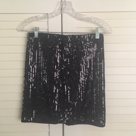 For date night: tight, short, black sequin skirt - Picture 1 of 1