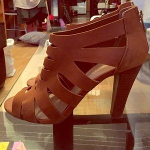 Cognac leather heel sandals