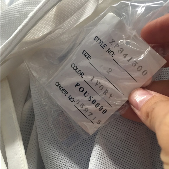 Zac Posen wedding gown (NWT) ❌Donated it ❌ - Picture 6 of 7