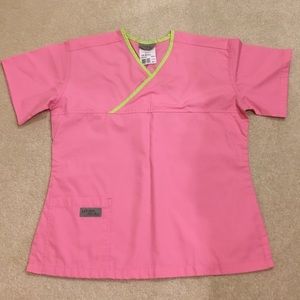 Urbane scrubs crossover with one pocket