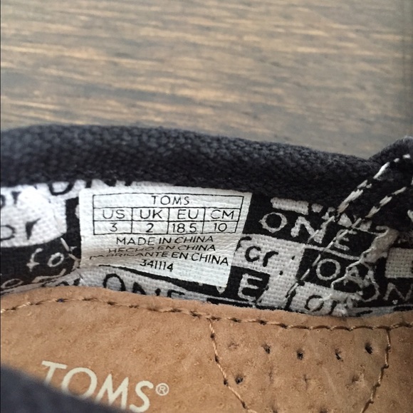 Tiny Toms velcro strap black slip-on (size 3) - Picture 3 of 3