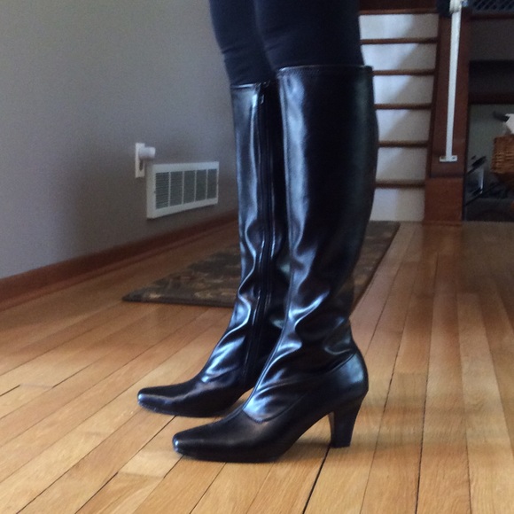 ✨Final Price Drop✨ Black Knee High Boots