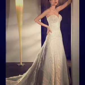 Wedding dresses Demetrios ultra ivory 1429