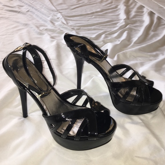Peep toe pumps NWT