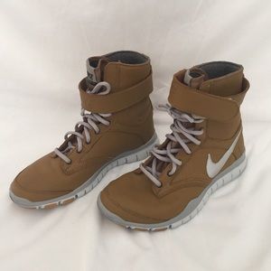 Tan Nike Combat TR Free Run 5.0