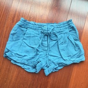 Wilfred, from Aritzia, blue shorts