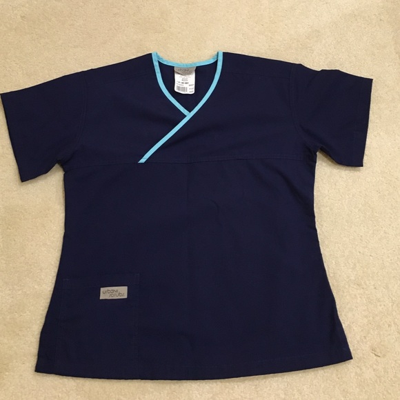 Urbane scrubs crossover with one pocket