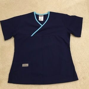 Urbane scrubs crossover with one pocket