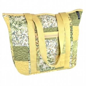 Brand new Donna Sharp purse in the bag.