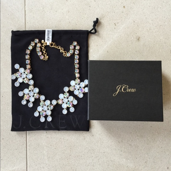 J. CREW Crystal Chandelier Necklace 🌸🌺🌸🌺 - Picture 8 of 8