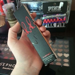 MAC rare Rihanna line 3D black lash mascara
