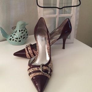 Guess Pumps