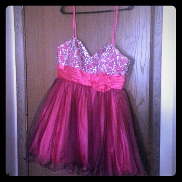 Alice Designs Dress - Picture 2 of 4